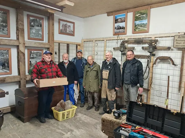 Haben ein Jahr lang gewerkelt und vorbereitet: Klaus Voss, Hermann Sander, Klaus Peter Beneke, Manfred Backenköhler, Joachim Maack, Sbigniew Szlykowicz vom Arbeitskreis für Heimatpflege | Foto: Dieter Maretzki