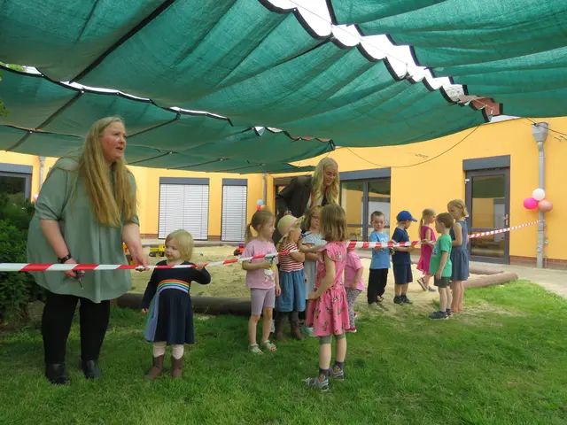 Vanessa Simetic (Kitaleitung), Frieda, Ella, Luisa, Marlene, Beeke, Caja Bungarten (stellvertretende Leitung), David, 
Thorin, Jakob, Finja und Jette | Foto: Arche Noah
