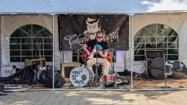 Am Schützenhaus in Ashausen gab es Rockabilly mit „Horst with no name“ | Foto: Jan Filter