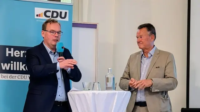 Von links: Bürgermeister André Wiese und der ehemalige Landrat Axel Gedaschko | Foto: Jan Filter