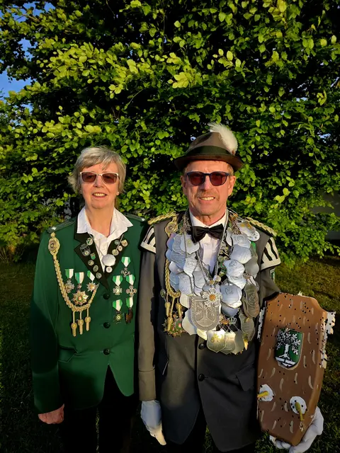 König Reiner Cohrs „der Zuverlässige" mit seiner Frau Heidi | Foto: SV Eckel