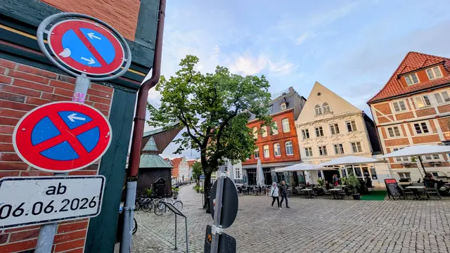 Am Stader Fischmarkt gelten schon jetzt Einschränkungen für Autos | Foto: jd