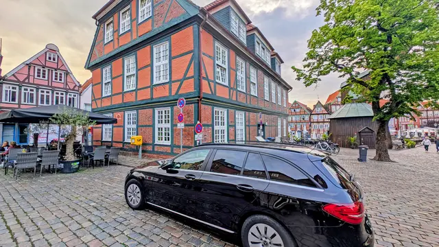 SPD und Grüne wollen Autos weitestgehend vom Stader Fischmarkt verbannen. Darüber wurde jetzt in der Politik diskutiert | Foto: jd