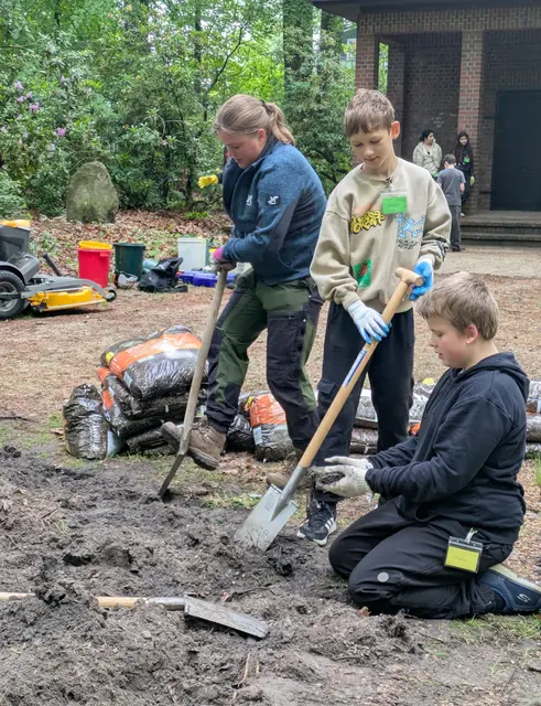 Die Schüler der Jahrgänge sechs und sieben hatten sichtlich Freude an der Arbeit | Foto: Stadt Buchholz