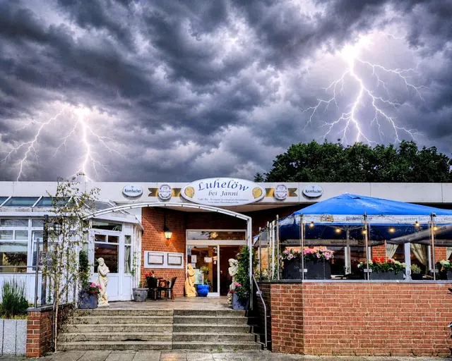 Auch die Gastronomie sieht dunkle Wolken aufziehen. Diese ewigen Vorwürfe gefährden die Existenz. | Foto: Rüdiger Störtebecker KI verändert