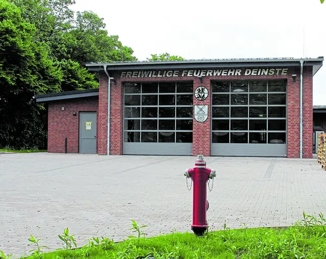 Die Fahrzeughalle der Feuerwehr | Foto: sb