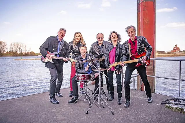 Die plattdeutsche Bank "Wattenläufer" sorgt auf dem Stader Altstadtfest für Stimmung | Foto: Antje Lohse