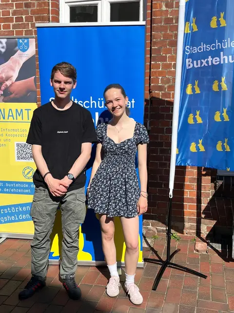 Schülervertreter Lasse Gorgs und Schülervertreterin Emma Simon informieren über die Arbeit des Stadtschülerrats | Foto: Katharina Mewes