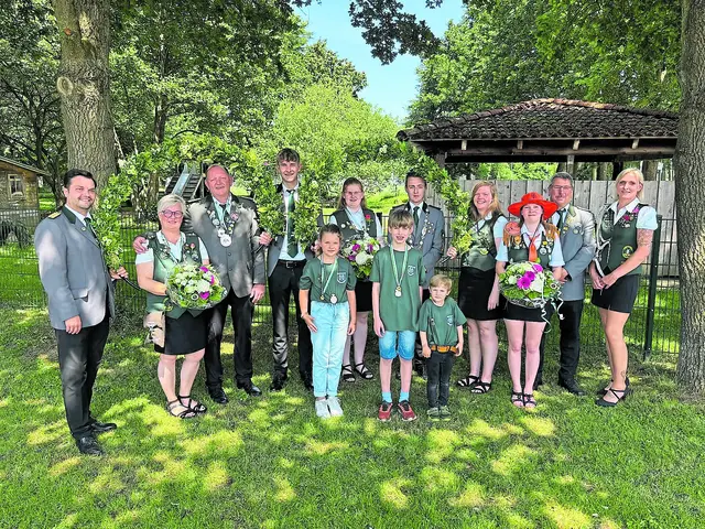 Der scheidende Hofstaat vom Schützenverein Großenwörden | Foto: Schützenverein
