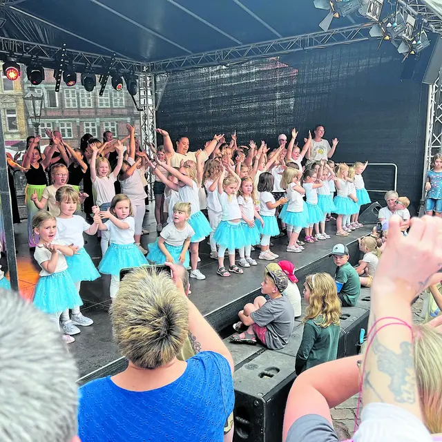 Beim Kinderfest gibt es u.a. viele Tanzvorführungen | Foto: Aktuelles Stade