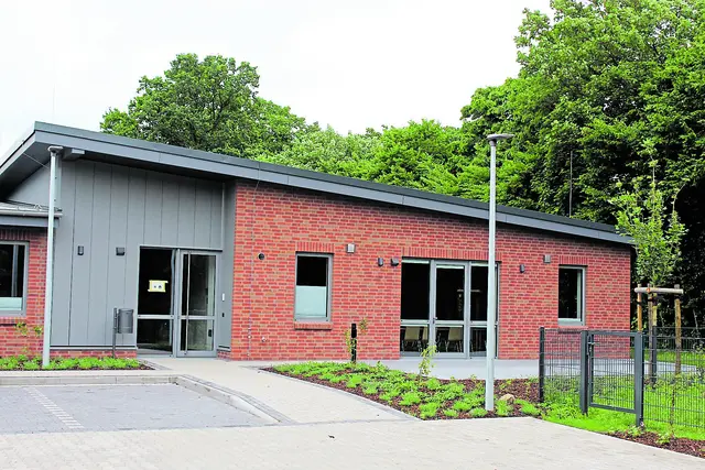 Zum Feuerwehrgerätehaus gehört auch ein großer Schulungsraum | Foto: sb