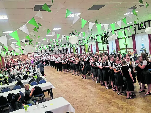 Antreten zur Proklamation | Foto: Schützenverein