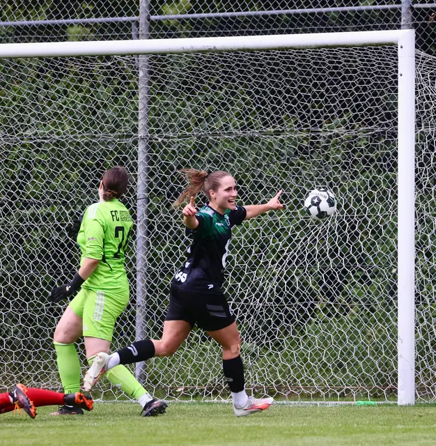 Nele Obora (re.) erzielte den Führungstreffer für Hannover 96 | Foto: Stefan Zwing