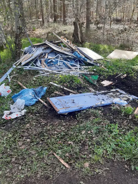 Dieser Müll wurde illegal die Landschaft gekippt | Foto: privat