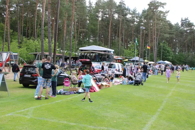 Auf dem Flohmarkt gab es viele tolle Schnäppchen | Foto: ce