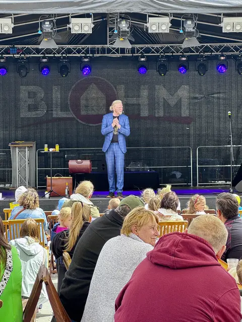 Zauberkünstler Jan Logemann zeigte seine Magie dem Harsefelder Publikum  | Foto: sc