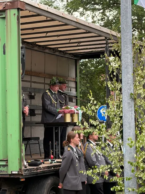 Vizepräsident Gunnar Jäckel verkündet den neuen König  | Foto: hg
