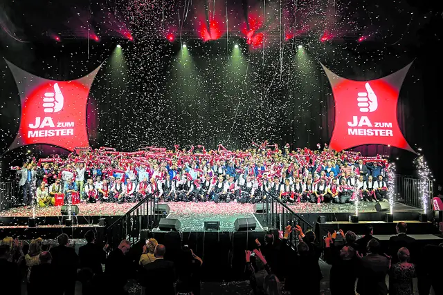 Große Freude bei der Meisterfeier | Foto: Tim Schulze