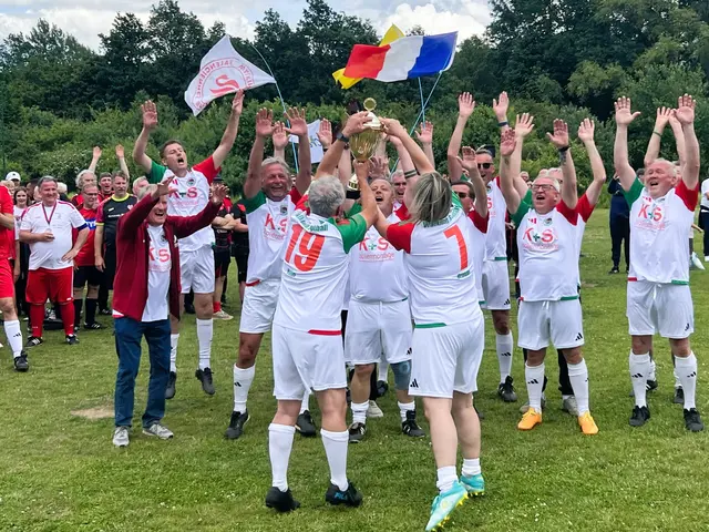 Die SG Heidenfeld/Hirschfeld aus Unterfranken feiert gemeinsam mit allen Teilnehmern den Gewinn des Champions-Cups | Foto: Ulrich Vergin