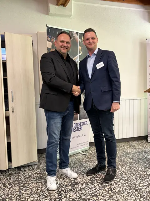  Carsten Klein (li.) und Frank Schmitz bei der offiziellen Bekanntgabe, dass Seevetal ein zweiter Stützpunkt im AMNi geworden ist | Foto: AMNi e.V.