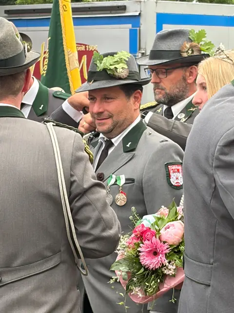 Der neue König Axel Brauer bei seiner Kürung  | Foto: hg