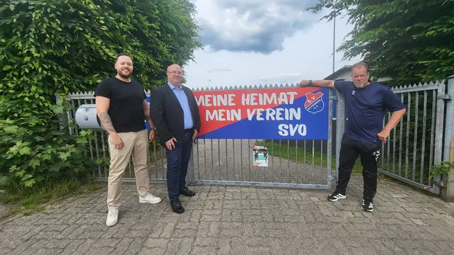 Sven Schmidt (v. li.), Stephan Griebel und Björn Mielke wissen, dass der SV Ottensen für viele Mitglieder eine Heimat ist