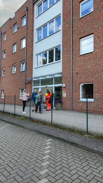 Die Anwohner des Betreuten Wohnen mussten ihr Zuhause für einige Stunden verlassen | Foto: sh