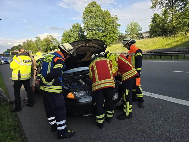Eine Kontrolle mit der Wärmebildkamera zeigte eine erhebliche Hitzeentwicklung im Motorraum | Foto: Feuerwehr Maschen