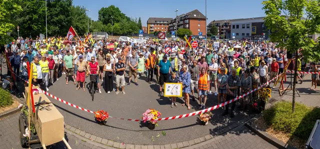 Schon im vergangenen Jahr wurde in Meckelfeld lautstark gegen die Neubautrasse demonstriert | Foto: Mattias Clausen
