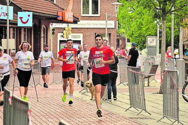 Der Lauf durch die Innenstadt fasziniert immer wieder | Foto: BW Buchholz