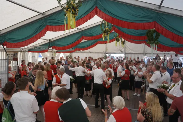 Tanz im Festzelt | Foto: Schützenverein Brest