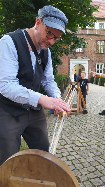 Die Seilerei – hier beim Winsener Schlossfest – kommt jetzt für die "Kulturpause" ins Krankenhaus | Foto: Museum im Marstall