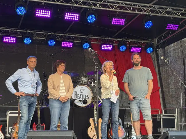 Vorstandsvorsitzender des Altstadtvereins Uli Wiegel (v.l.), Bürgermeisterin Katja Oldenburg-Schmidt, Anette Meyer und Eventmanager Nick Reinartz