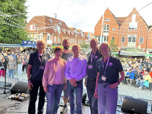 Der Vostand des Altstadvereins mit der Bürgermeisterin: Heinrich Fiege (v.l.), Katja Oldenburg-Schmidt, Nick Reinartz, Uli Wiegel, Stephan Schulz und Susanne Tobaben | Foto: pau