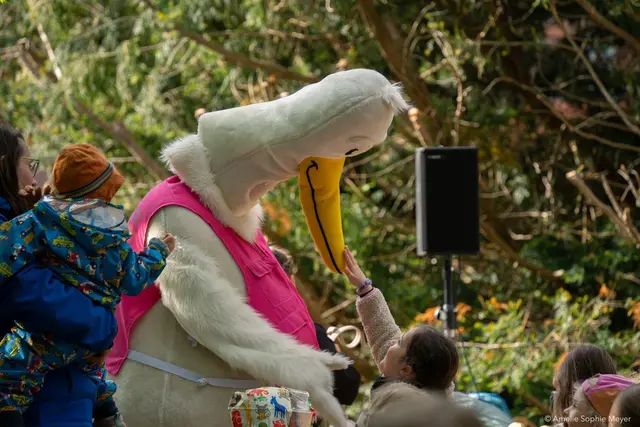 Stadtmaskottchen "Luhi" - hier auf dem Winsener Stadtfest - ist besonders bei Kindern sehr beliebt | Foto: Stadt Winsen