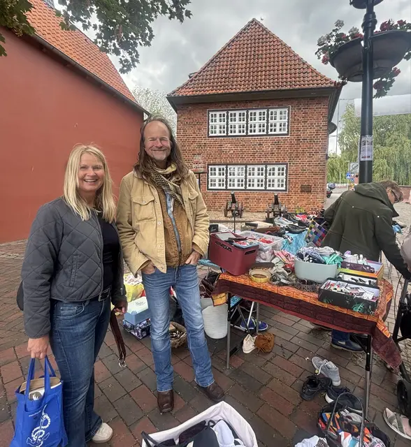 Kommen immer wieder gerne aus Stade nach Buxtehude zum Altstadtfest: Petra Engelken (57) und Karsten Koch (62) | Foto: sts