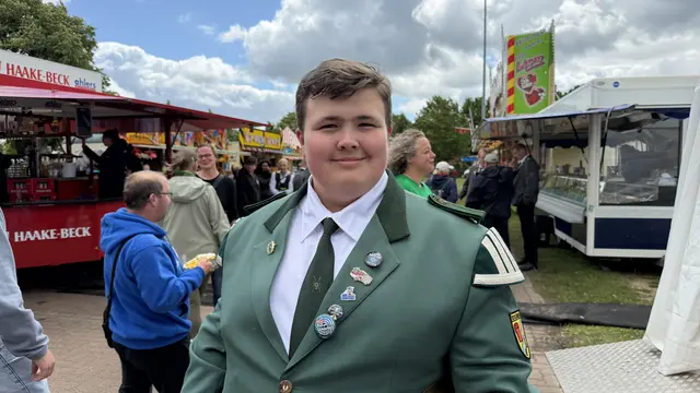 "Ich mag die Tradition - schon mein Ugroßvater, mein Opa und mein Vater waren im Schützenverein", sagt Fabian Henke aus Totglüsingen | Foto: tml