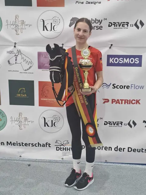 Svenja Schmidt: Deutschen Meisterin U15 Dressur | Foto: MTV Hoopte