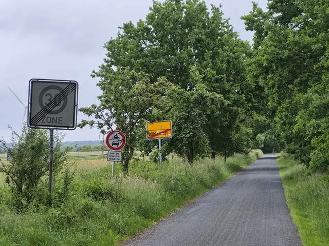 Die Straße Zum Jugendheim/Ohlendorfer Weg von Ohlendorf nach Maschen-Horst könnte als illegale Abkürzung genutzt werden, fürchten Anwohner | Foto: pöp