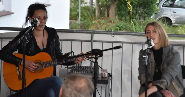 Das Duo "Franzi &amp; Jessi" begeisterte das Publikum mit einer tollen Songauswahl | Foto: Axel-Holger Haase