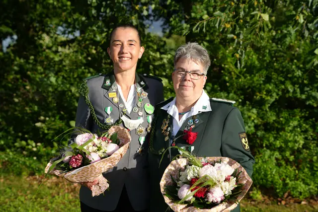 Damenkönigin Mareike Ohl-Penner (li.) und ihre Adjutantin Susanne Lüllau | Foto: SK Ohlendorf/ Bohle