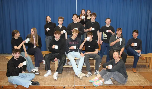 Freuen sich auf die Aufführung: die Mitwirkenden der Abschlusspräsentation des Kurses Darstellendes Spiel | Foto: Silke Rauscher
