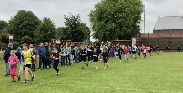 Viele kleine Spenden summierten sich beim Lauf zu einem wichtigen Beitrag für die Schule | Foto:  Sabine Köckeritz /Anna-Lena Scheibe 