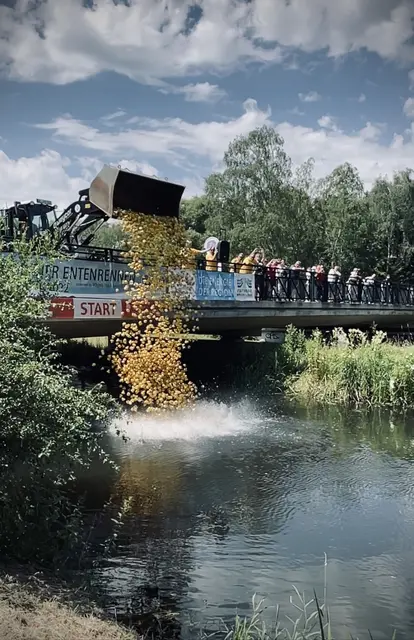 Immer wieder ein Highlight: Der Start der gelben Schwimmer | Foto: RT 165 Winsen