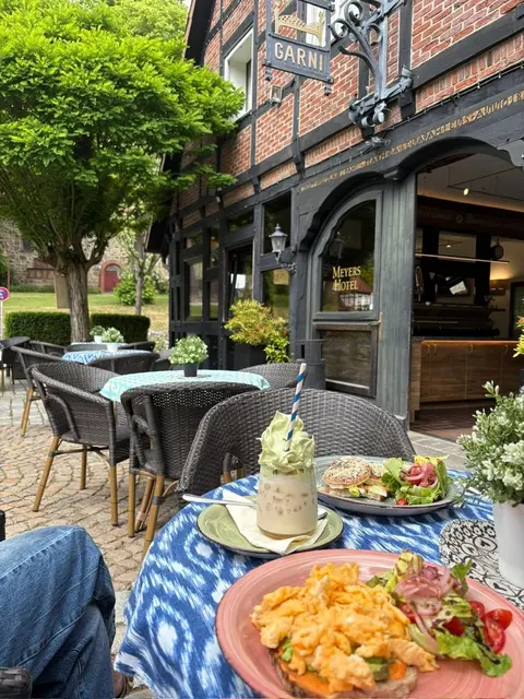 Das Nima Coffee setzt auf Vielfalt: Neben selbst gebackenem Sauerteigbrot gehören auch Fluffy Pancakes, Matcha-Spezialitäten und Smoothies aus echten Früchten zum Angebot | Foto: Nima Coffee
