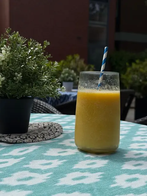Neben den Matcha-Spezialitäten bietet das Nima Coffee seinen Gästen auch frisch zubereitete Smoothies aus echten Früchten an | Foto: Nima Coffee