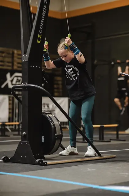 Auch das Training am Ski-Ergometer gehört zu Miya Brunkes Fitness-Programm | Foto: Marvin Leibold
