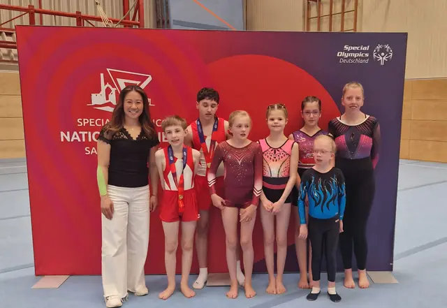 Mit zahlreichen deutschen Meistertiteln und Podestplatzierungen kehrten die „08-Specials“ von den Nationalen Spielen nach Buchholz zurück (v. li.): Kim Bui, Anton Thiele, Lucio Becker, Helen Graeger, Amelie Janßen, Bianca Becker, Lina Huber, Leonie Schmid Foto:  | Foto: TSV 08