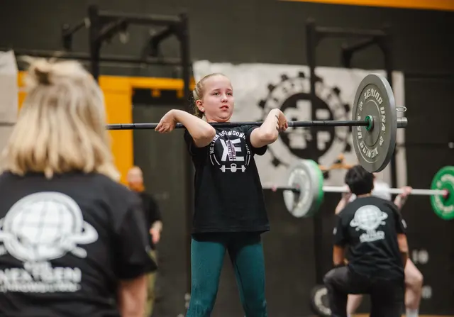 Beim Training mit der Langhantel: Fitness-Ausnahmetalent Miya Brunke  | Foto: Marvin Leibold