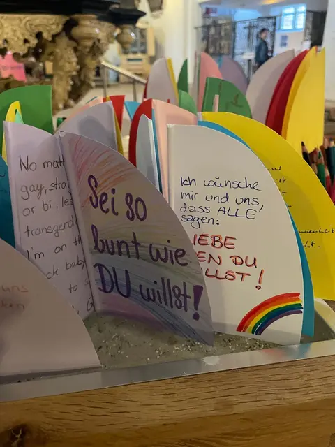 Auf kleine Segel durften Wünsche geschrieben werden | Foto: Kirchengemeinde St. Cosmae